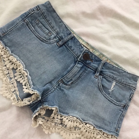Roxy lace edge low rise jean shorts size 1 - Picture 1 of 12